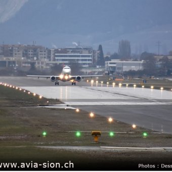 Embraer Helvetic airwais 2019 - 36